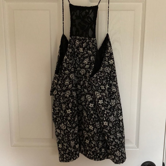 Black floral lace tank M - Picture 4 of 5